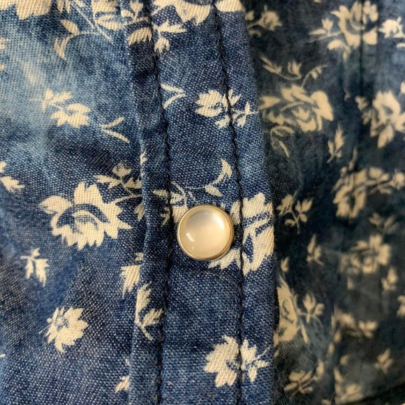 🌷3 for$20🌷Bluenotes, US XS, Blue & White Chambray Floral Button Down Shirt - Picture 7 of 10